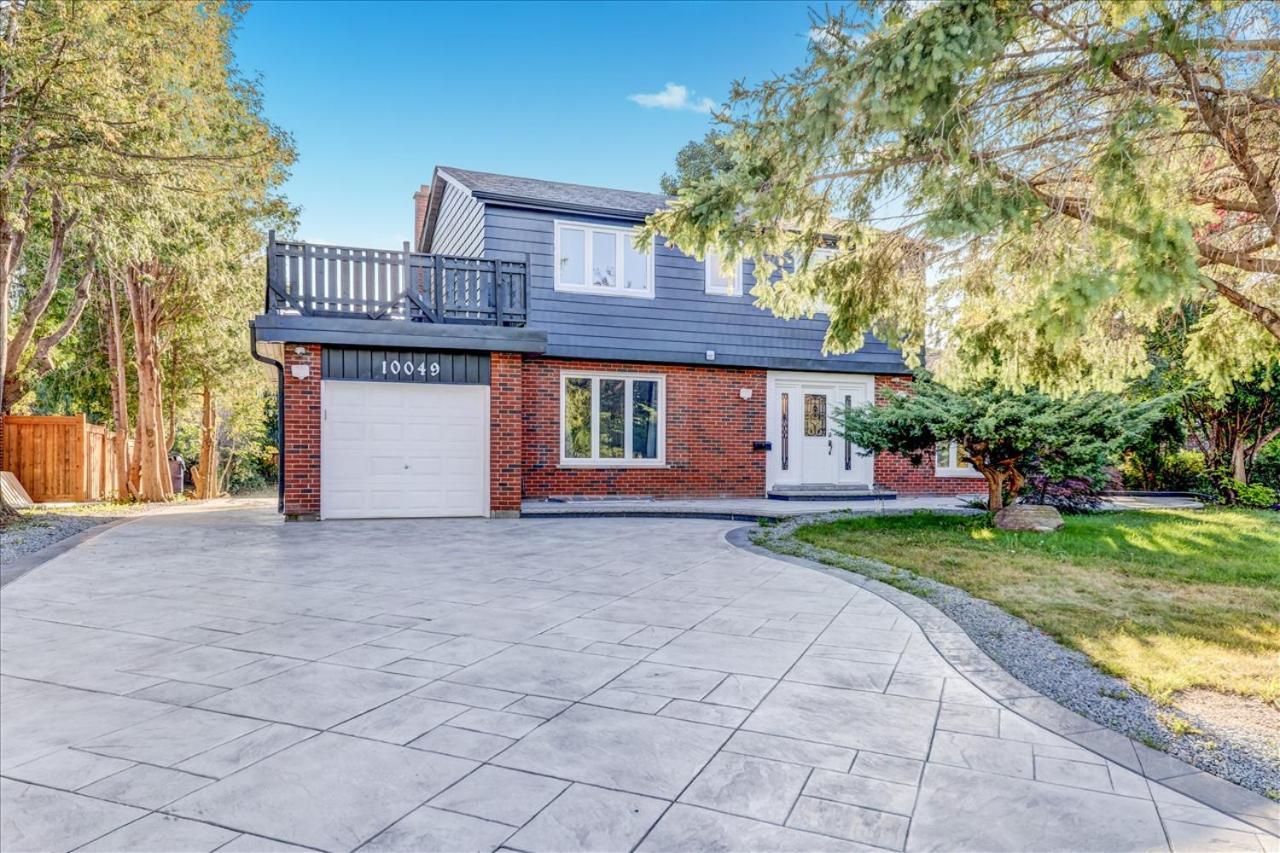 Stunning 7 Bedroom Rougeview Home With 2 Kitchens, 5 Bathrooms, Amazing Backyard & 8-Car Parking Toronto Esterno foto