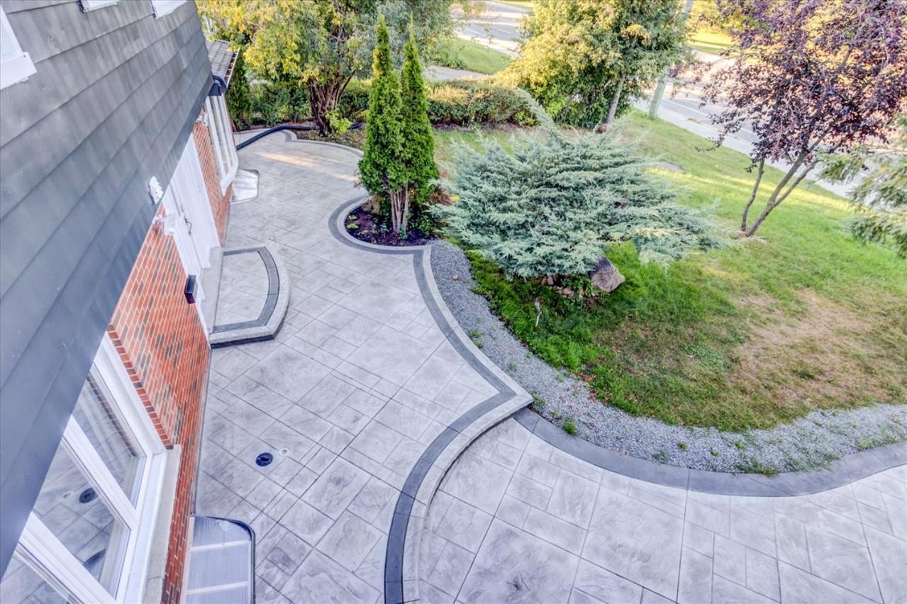 Stunning 7 Bedroom Rougeview Home With 2 Kitchens, 5 Bathrooms, Amazing Backyard & 8-Car Parking Toronto Esterno foto
