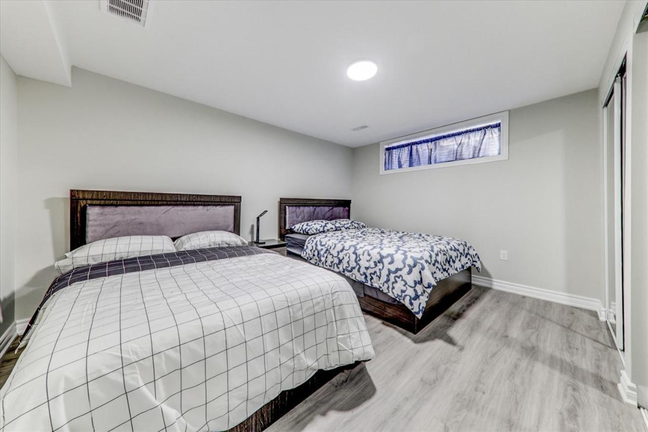 Stunning 7 Bedroom Rougeview Home With 2 Kitchens, 5 Bathrooms, Amazing Backyard & 8-Car Parking Toronto Esterno foto